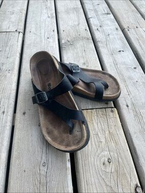 SoftMoc Black Buckle Toe-Loop Sandals Size 9